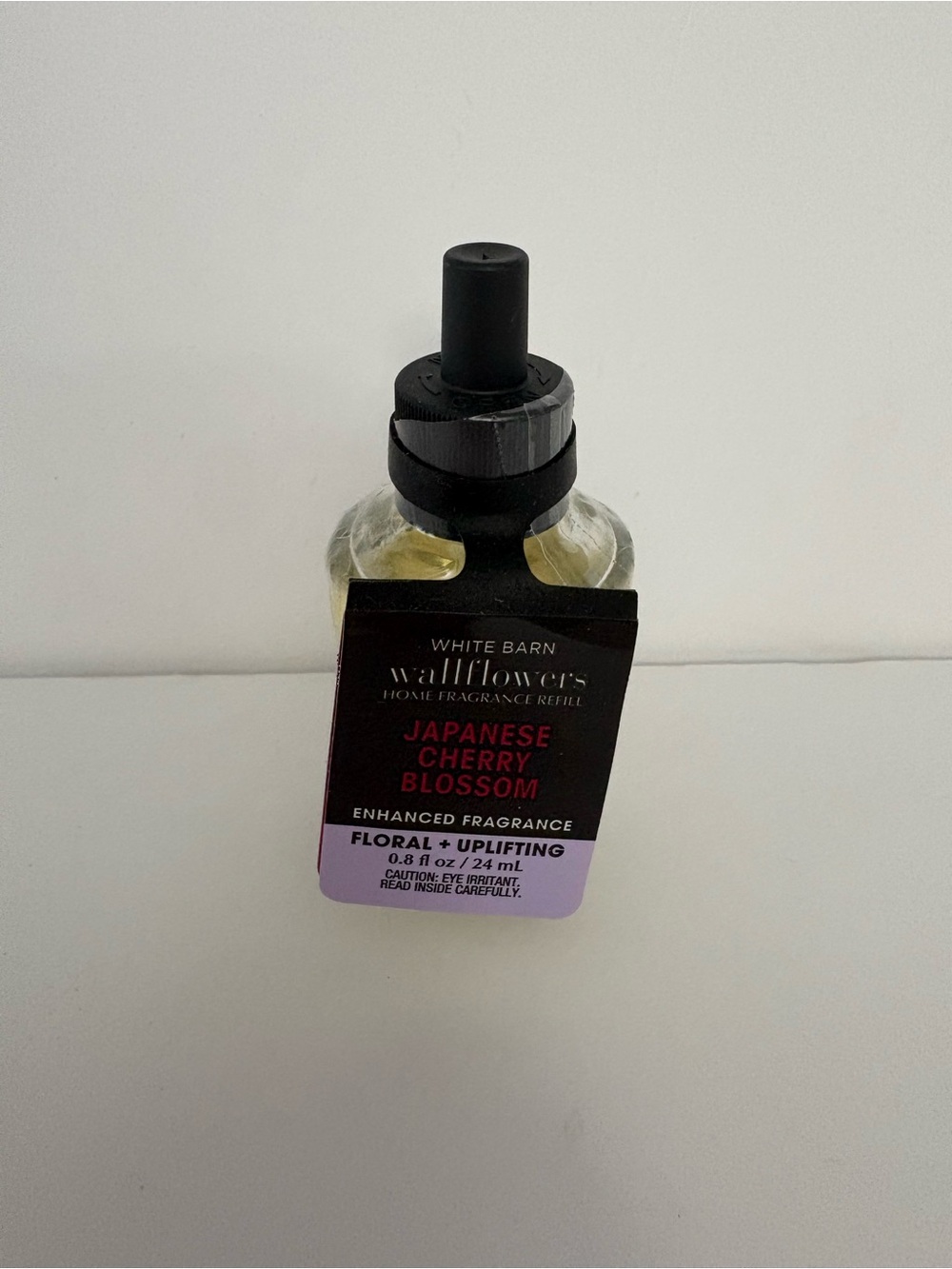 4 Bath & Body Works Wallflowers Japanese Cherry Blossom Refill 0.8 Fl Oz - Picture 2 of 2